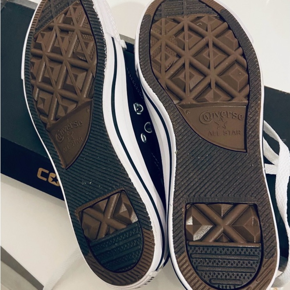 NWOT Converse Unisex Classic Black and White Sneakers 8.5 - Picture 4 of 7
